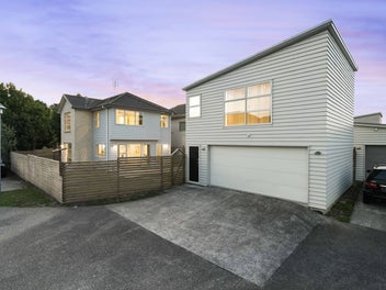 Standalone Family Home with Loft - MUST SELL!