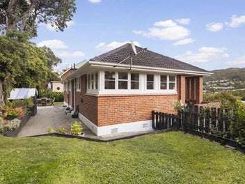 CHARMING 1940's ERA HOME