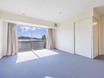 Sunlit, Spacious One Bed, Super Central Location