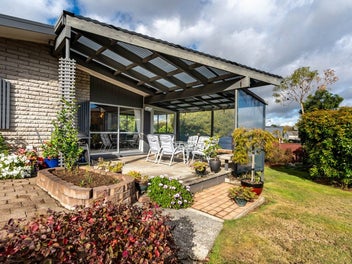 Vendors -Beachside Bound Great family home