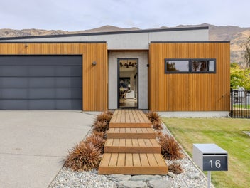 Stylish Living in Coveted Neighbourhood