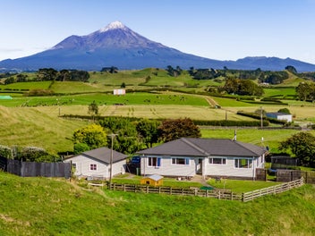 RURAL LIVING WITH OUTSTANDING VIEWS