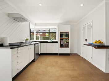 Spacious in Sawyers Bay!