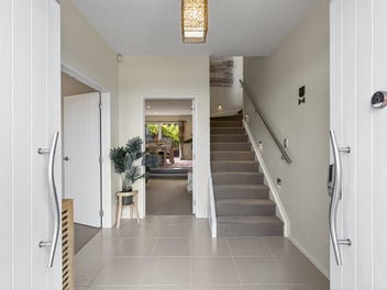 Vendor on the move - Your new home is here!