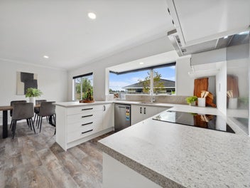 Renovated masterpiece – move in and enjoy