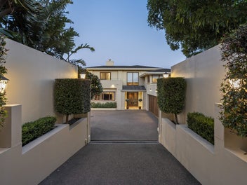 COASTAL LUXURY AT ITS FINEST - IGNORE CV