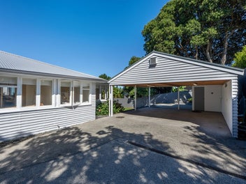 Family Living in a Fantastic Location!
