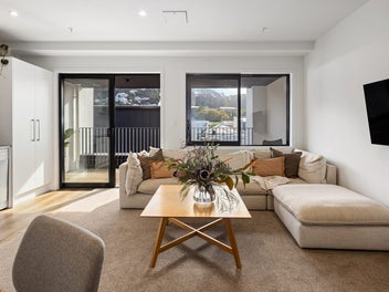 EASY, STYLISH, MODERN LIVING