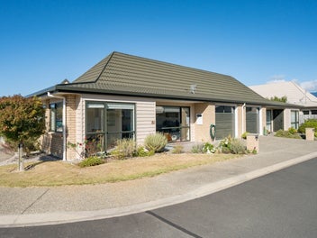 Sunny Home in Motueka's Charming Village Setting