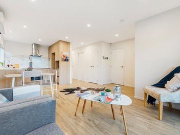 Brick & Tile, Freehold plus Single level!