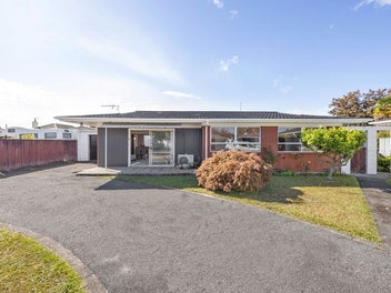Spacious 2-Bedroom Brick Home – Walk to Shops!