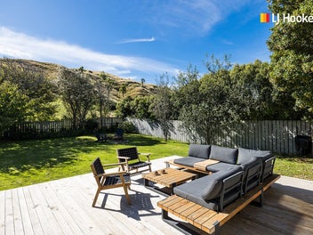 Coastal Charmer - Beautifully Renovated Beachside