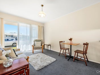 PRIME LOCATION – WALK TO THE BEACH AND VILLAGE