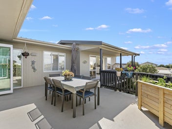 Home & income beach retreat