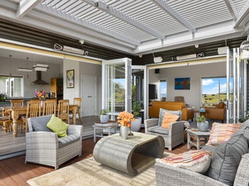 Coastal views and income opportunities