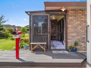 Park Views, Prime Position – Vendor Says Sell!