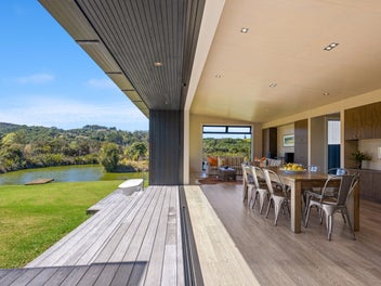 Coastal Retreat, Christian Bay