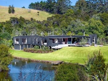 Coastal Retreat, Christian Bay - Final Call!