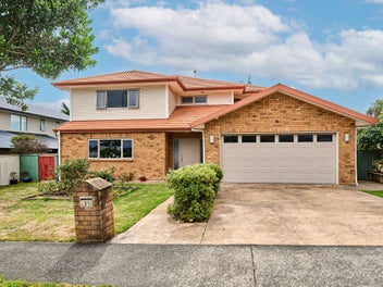 Family Living in Sought-After Aotea