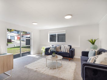 Spacious & Beautifully Presented Home