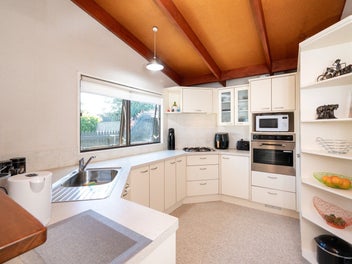 A Rare Coastal Gem – Perfect for Downsizers