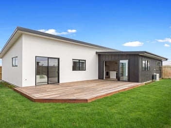 UNDER CONTRACT: 3 bed home with Extra Features!