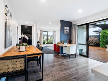 Contemporary living on Lydiard.