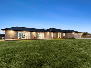 INDOOR-OUTDOOR LIFE ON A LARGE SCALE + POTENTIAL