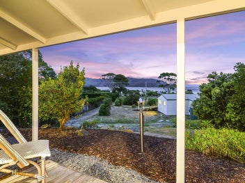 Freehold coastal retreat