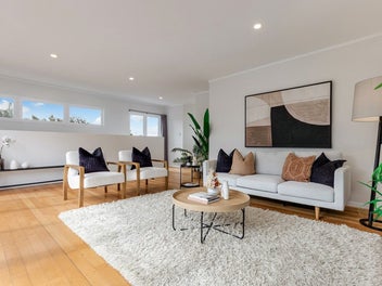 Sunlit & Renovated: Your Family Home in Papatoetoe