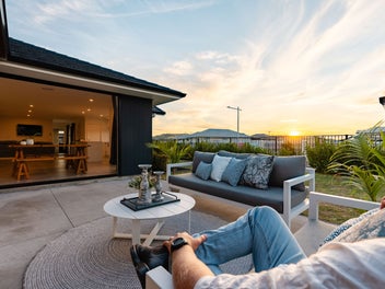 Modern, Spacious Family Coastal Living