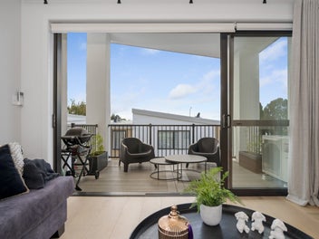 Stunning, Easy Care, Freehold