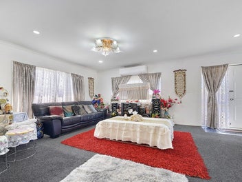 Last Open Home Before Auction!!