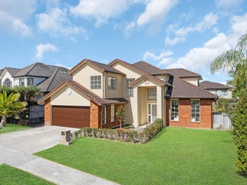 Luxurious Ex-Fletcher home in Botany College Zone!