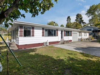 Large Unit in Prime Location, Vacant Possssion!