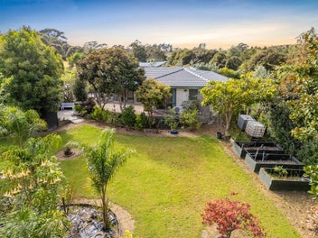 Single Level 5 Bedroom Brick Lifestyle on 9,481sqm