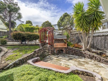 Top School Zone & Spacious Garden Retreat