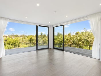 Bulk Buy: 7 Premium 4-Bed Homes. Reserve Views