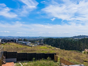 Bremner Ridge Section With Views: Must Sell
