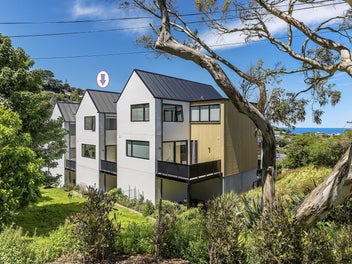 BIG MODERN FREEHOLD SANCTUARY!