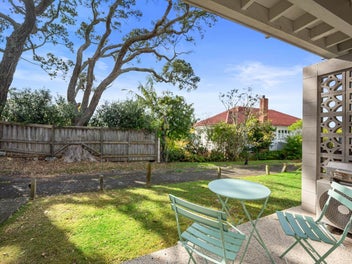 NARROW NECK BEACH PAD