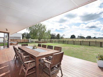 Idyllic Lifestyle Retreat - Sheds Galore!