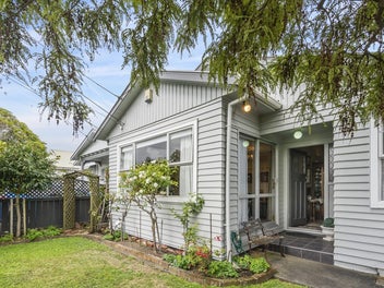 Charming character home in prime Alicetown