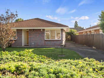 Brick & tile 3 bed + LOCATION!