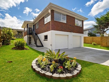 Renovated Home on 607m2 in Stonefields School zone