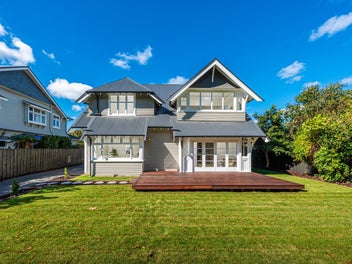 Elegance, charm and prime location!