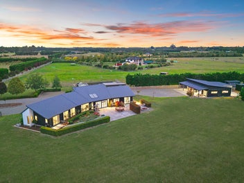 Vendors Moving South - Must be Sold!
