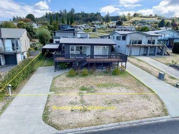 Expansive views, tidy 3 bedroom Acacia Bay Bach.