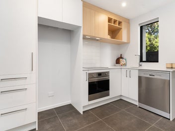 Spring Into Your New Home-Book the Movers