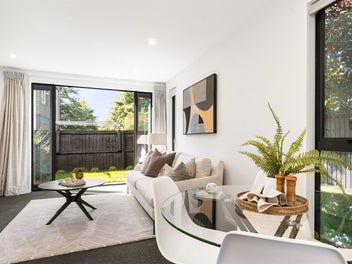 Convenience & Lifestyle with Carpark in Mt Roskill